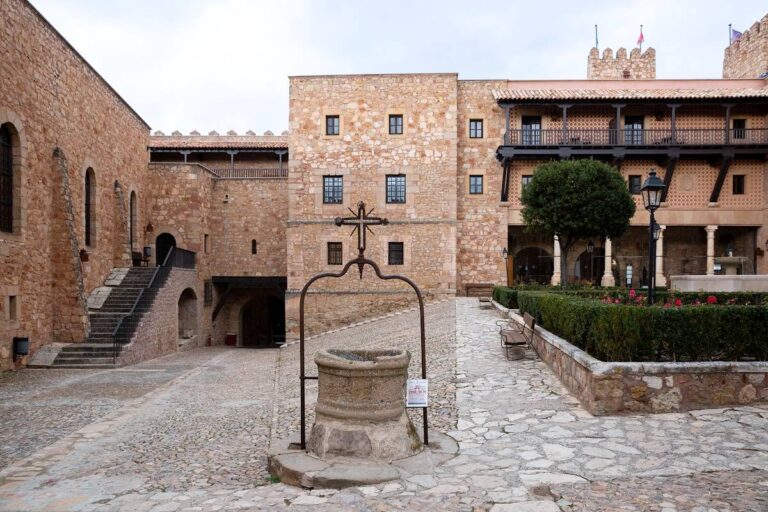 El castillo de Sigüenza: una fortaleza medieval y el eco de una Borbón entre sus muros
