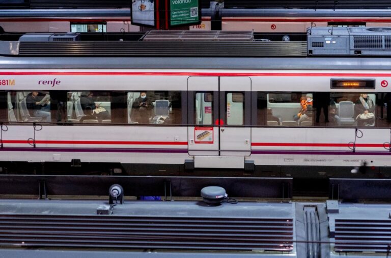 La gratuidad del transporte público a menores de 15 años y el billete único de Cercanías arranca en julio