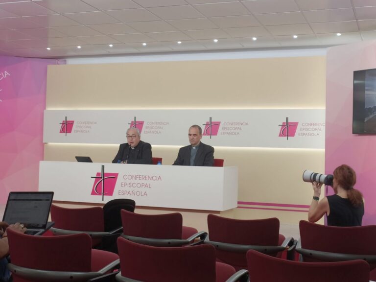 Los obispos crean una oficina de denuncias de delitos de odio y preparan un plan contra la pornografía