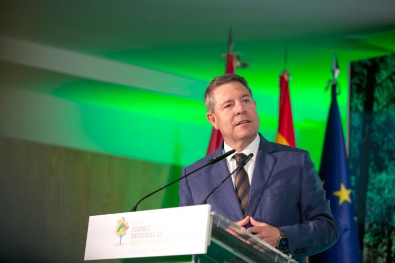 Page garantiza que va a trabajar por un «gran» pacto nacional «para entendernos todos en el agua»