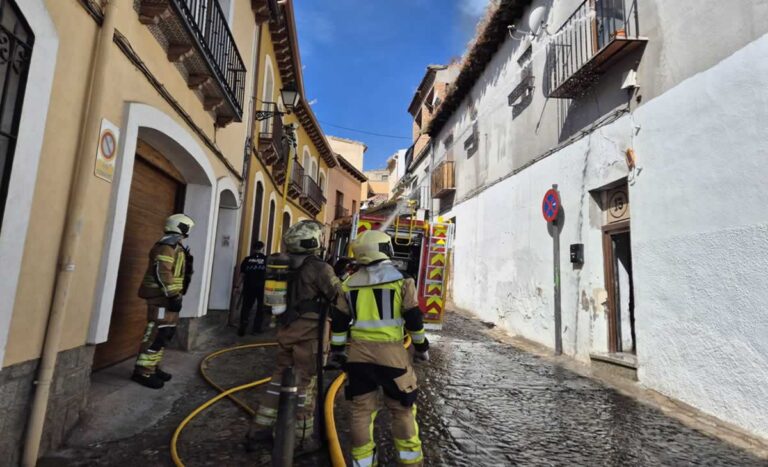 Se derrumba una vivienda okupada tras un incendio en la calle Zarzuela de Toledo