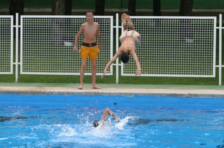 Nueva campaña de alerta de riesgo de lesión medular: cuidado con las zambullidas este verano