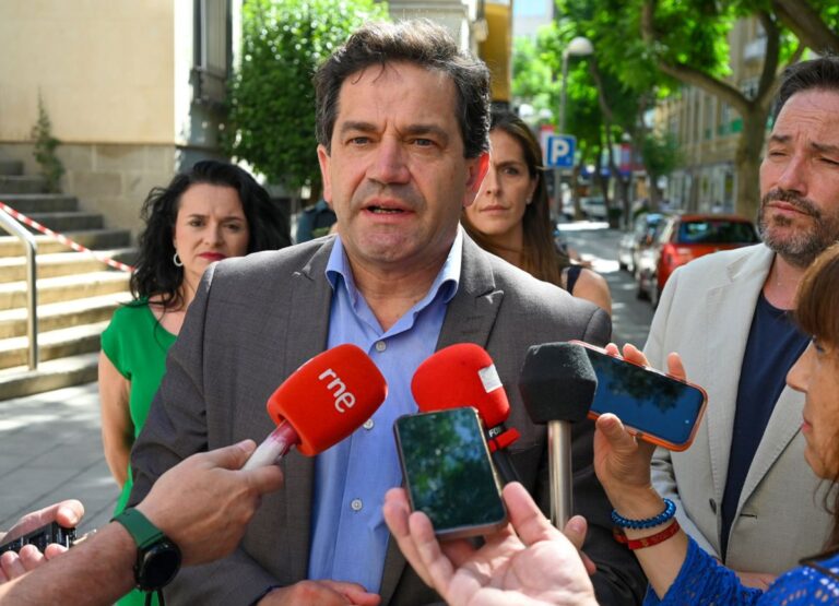 Valverde: «Tenemos que reflexionar si estamos haciendo lo suficiente, como sociedad y desde las administraciones, para evitar más víctimas de la violencia machista»
