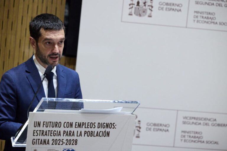 Bustinduy emplaza a las autonomías a sancionar a las empresas que gestionan pisos turísticos ilegales