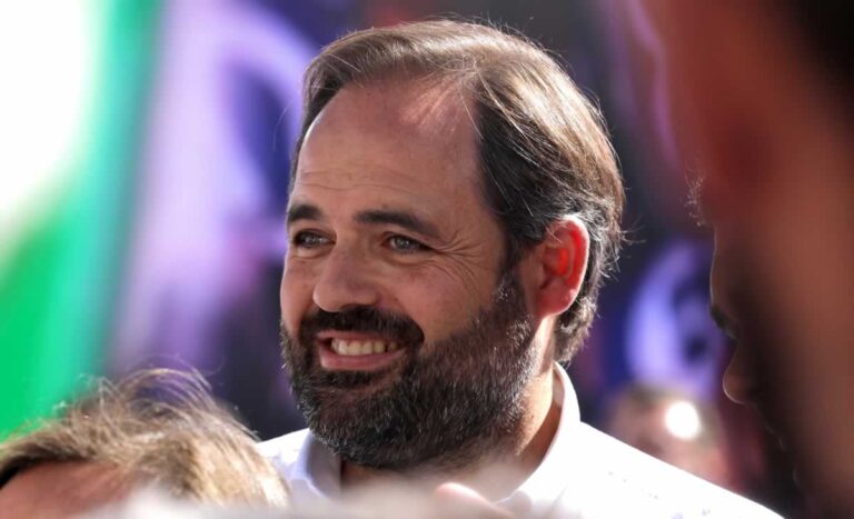 No son las siglas, es la dignidad de España