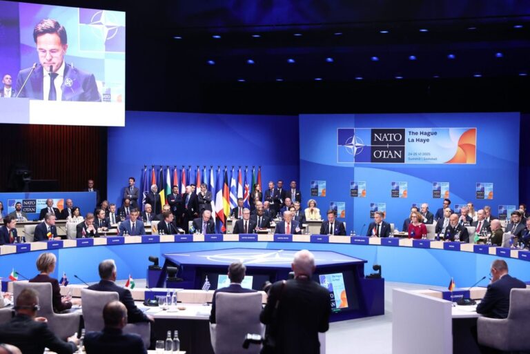 Page cree que los países de la OTAN han hecho «teatro» aceptando las demandas de Trump pero España no podía hacerlo