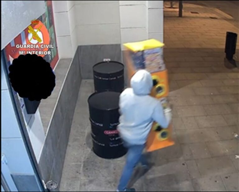 Detenidos tras robar máquinas expendedoras de bares de Tomelloso y alrededores