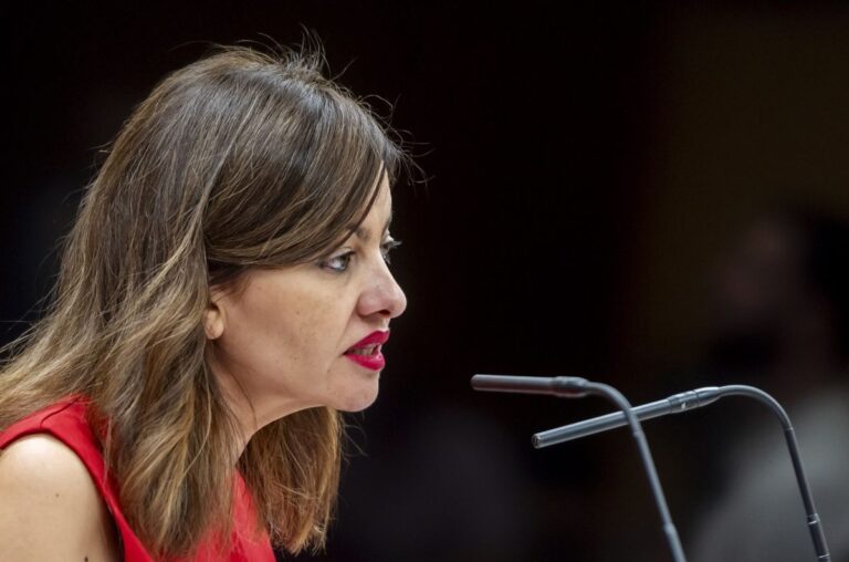 Rego quiere que los traslados de menores migrantes comiencen en agosto y denuncia el «bloqueo» de las CCAA del PP