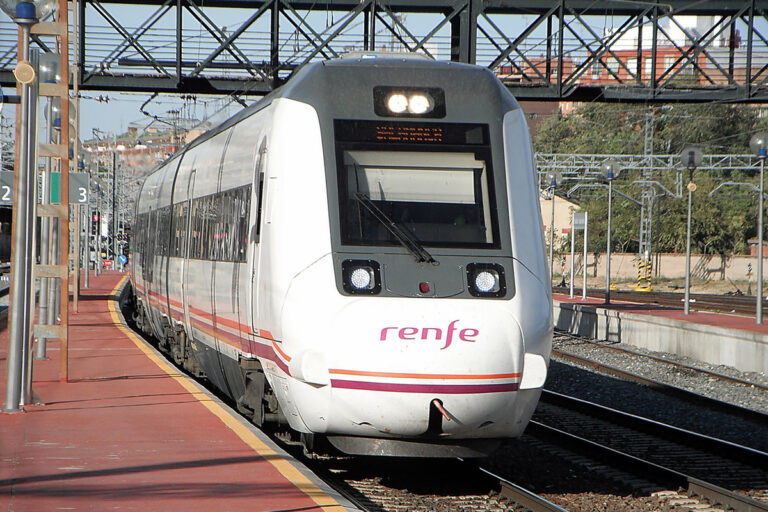 Renfe lanza el lunes nuevos abonos mensuales de 20 euros en Cercanías y descuentos del 50 % en Media Distancia