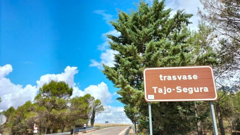 La Junta prepara una demanda contra el Gobierno para que cambie las reglas del trasvase