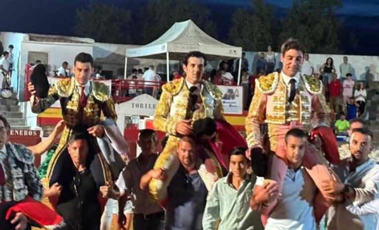 Triunfo rotundo en Pozuelo de Calatrava: Antonio Linares brilla en una tarde de orejas y emoción