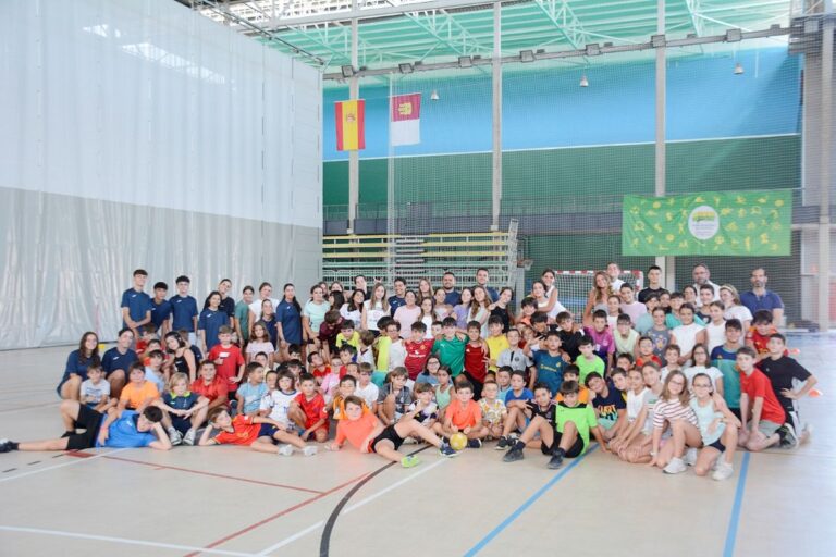 Niños de 5 a 13 años se reúnen en el Campus de Fútbol y el Clínic Multideportivo de Tomelloso
