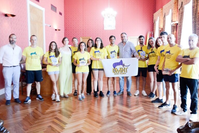 El Club Máster Natación Tomelloso, reconocido tras cosechar éxitos deportivos