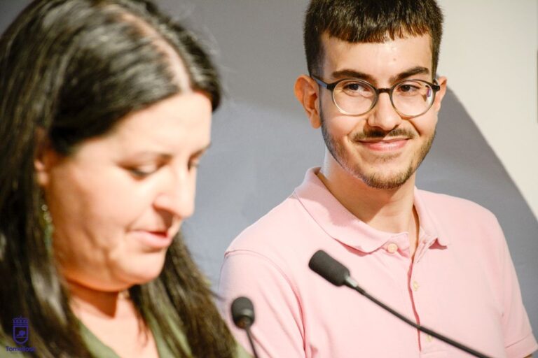 «Mamá quiero ser artista», la exposición del joven tomellosero José Luis Novillo