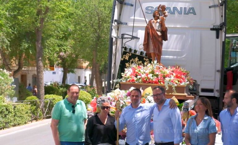 Tomelloso rinde homenaje a los conductores con un multitudinario desfile de San Cristóbal