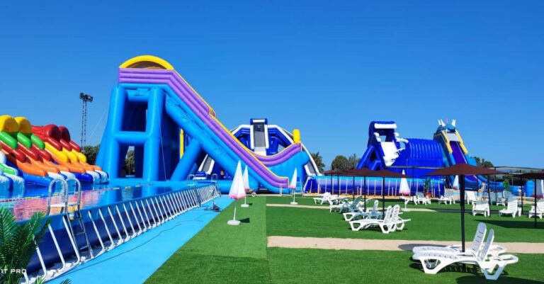 El parque acuático hinchable más grande de España está en Toledo: arena de playa y toboganes gigantes