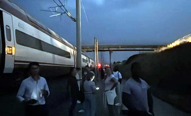 Más de 15.000 pasajeros afectados por un corte de 15 horas en los trenes Madrid-Andalucía