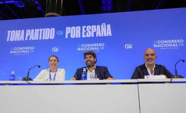 El PP lanza un mensaje de “ejemplaridad” y se reivindica como “la casa común” frente a un PSOE “acorralado por la corrupción”