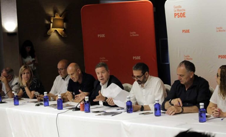 El PSOE de Castilla-La Mancha respalda el liderazgo de García-Page