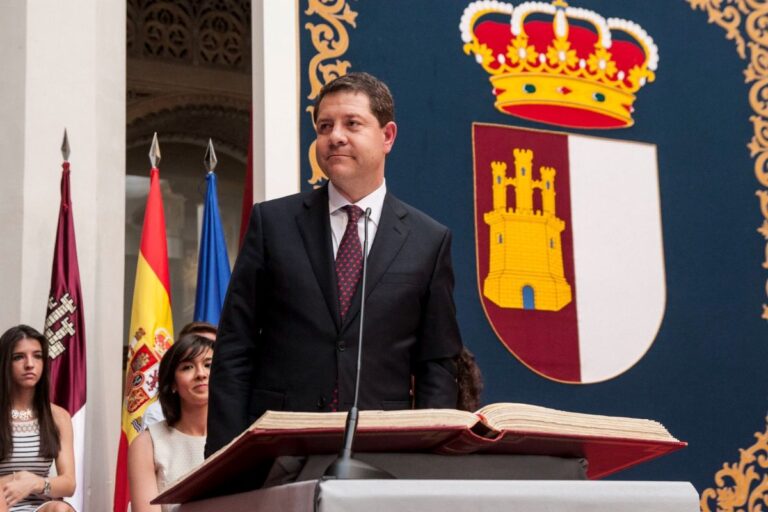 Page cumple 10 años al frente de Castilla-La Mancha en medio de su distanciamiento con Pedro Sánchez