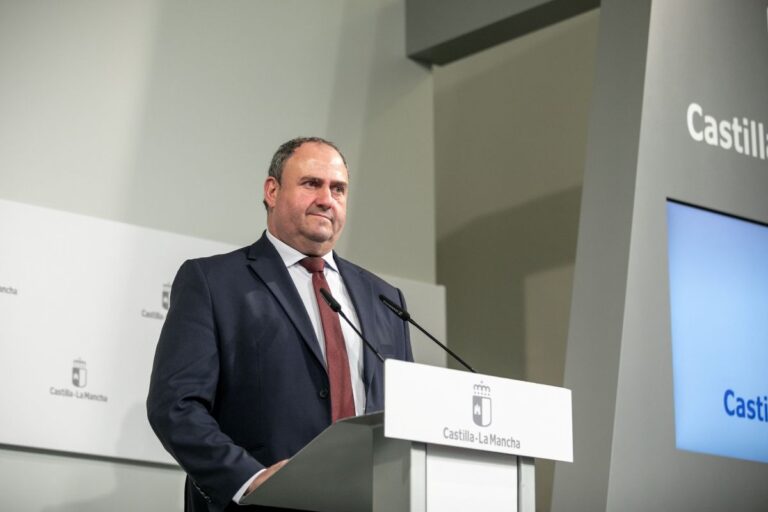 Lizán pide desde Bruselas más promoción del vino y restructurar el viñedo tradicional