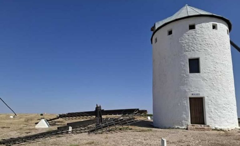 El viento destroza el eje y las aspas del molino Inca Garcilaso de Campo de Criptana