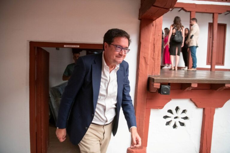 Óscar López tilda a Feijóo de ser «el político más sucio» que ha habido en España