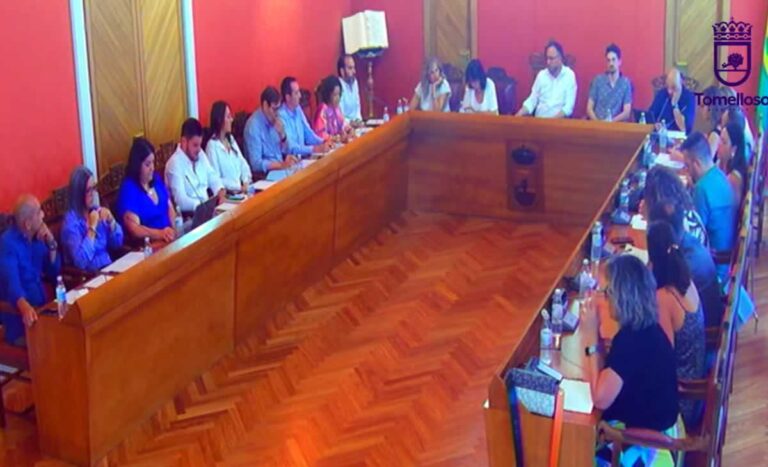 El Pleno exige soluciones por la plaga de conejos y defiende la Escuela de Idiomas