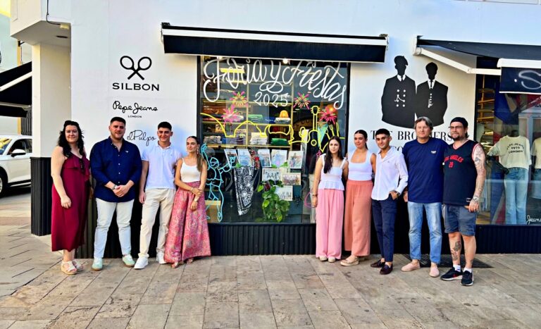 Las fotos de las madrinas y padrinos de la Feria de Tomelloso se exhiben en The Brother’s Corner