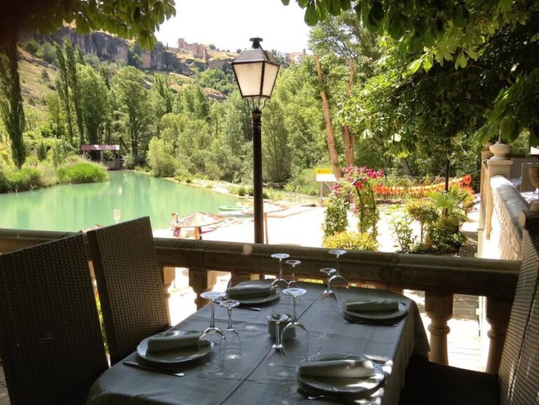 Cinco rincones ideales para comer en verano en Castilla-La Mancha: terrazas junto al río y ambiente de chiringuito
