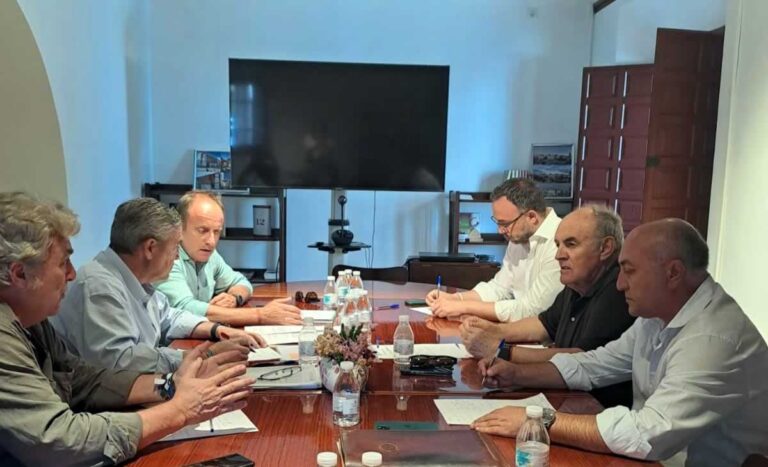 El PP se compromete a impulsar iniciativas contra la superpoblación de conejos tras reunirse con ASAJA en Tomelloso