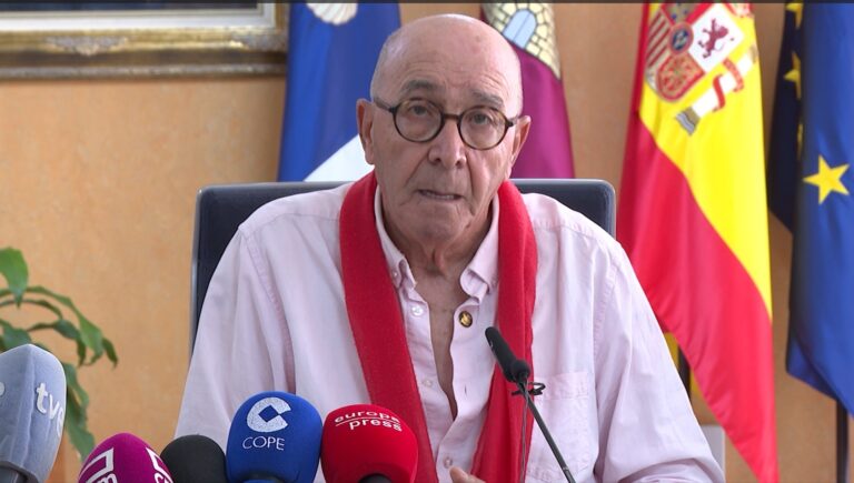 El alcalde de Noblejas pone fin a su huelga de hambre y se recupera en casa