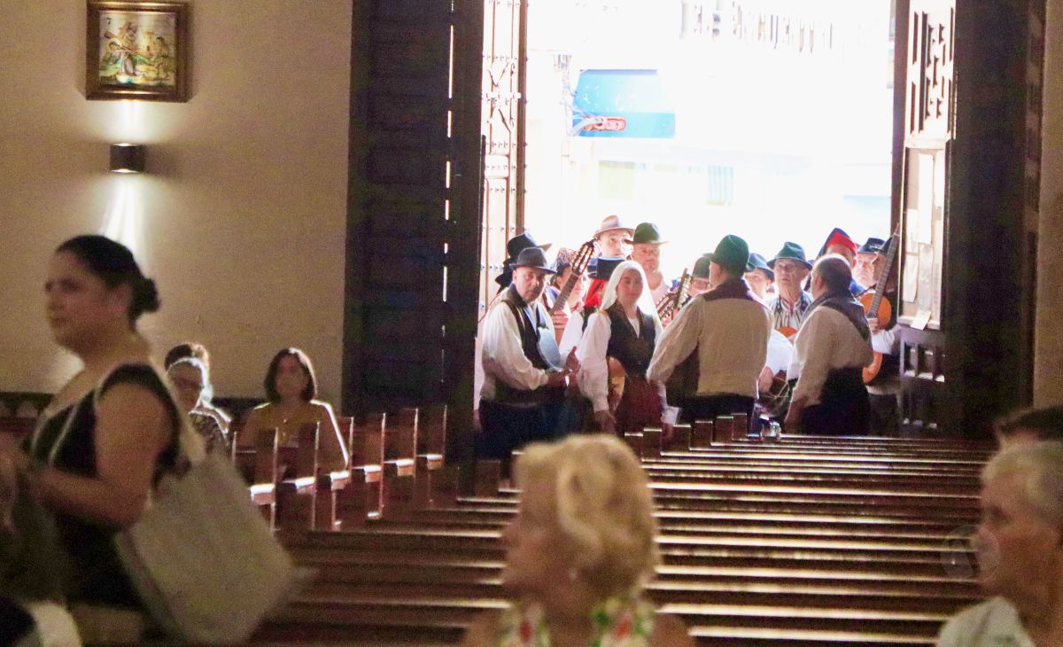 Tomelloso desafía al calor en el 44º Festival de Folklore con grupos de Castilla-La Mancha y Canarias