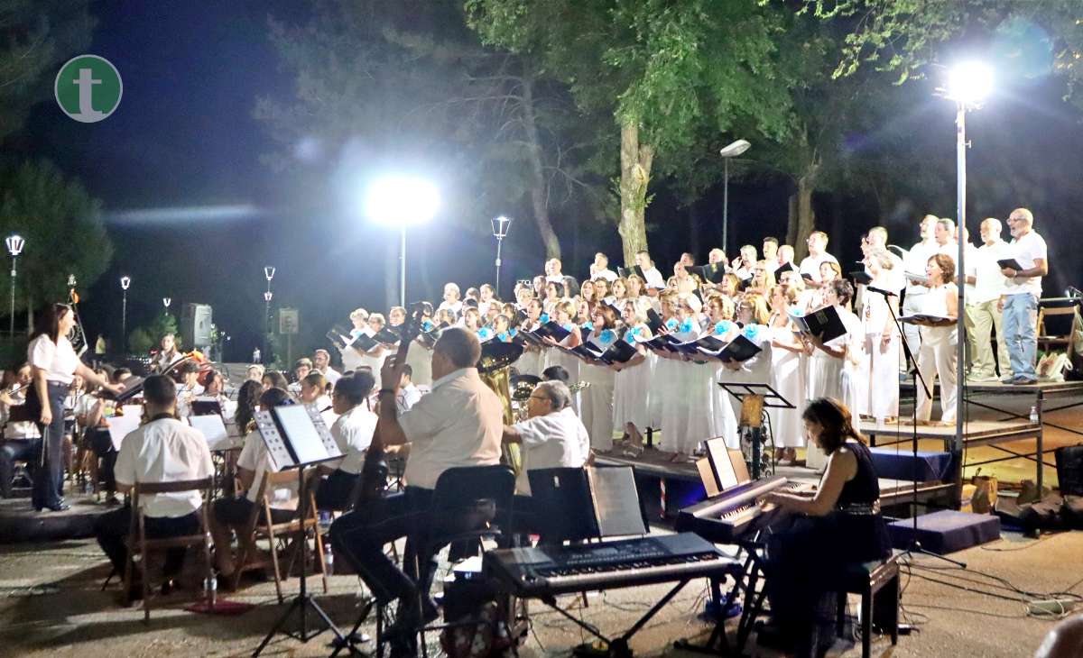 Música coral y banda para una noche inolvidable en Pinilla