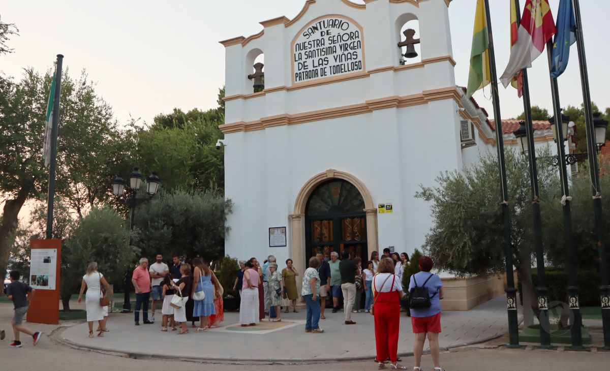 La Hermandad de la Virgen de las Viñas homenajea a Eulogio Benito en el Día del Hermano