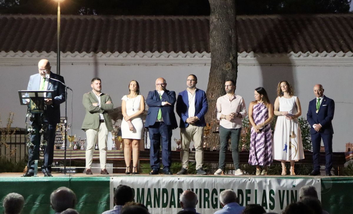 La Hermandad de la Virgen de las Viñas homenajea a Eulogio Benito en el Día del Hermano