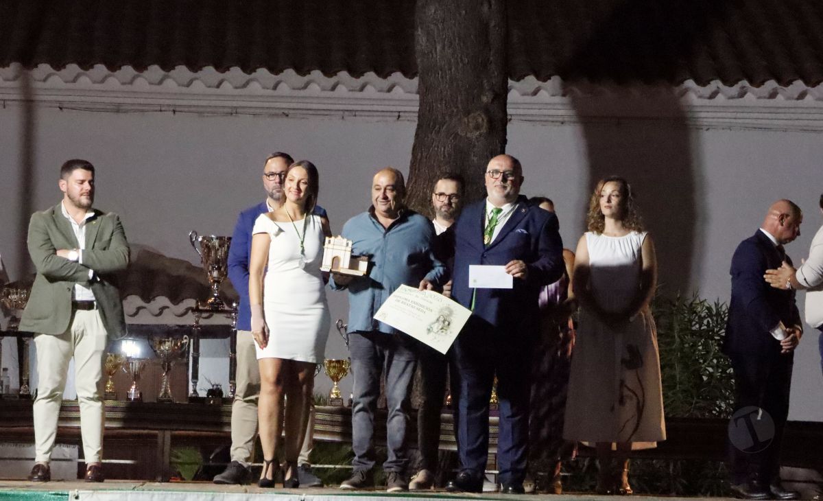 La Hermandad de la Virgen de las Viñas homenajea a Eulogio Benito en el Día del Hermano