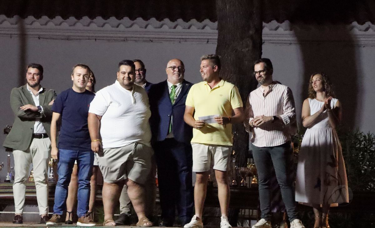 La Hermandad de la Virgen de las Viñas homenajea a Eulogio Benito en el Día del Hermano