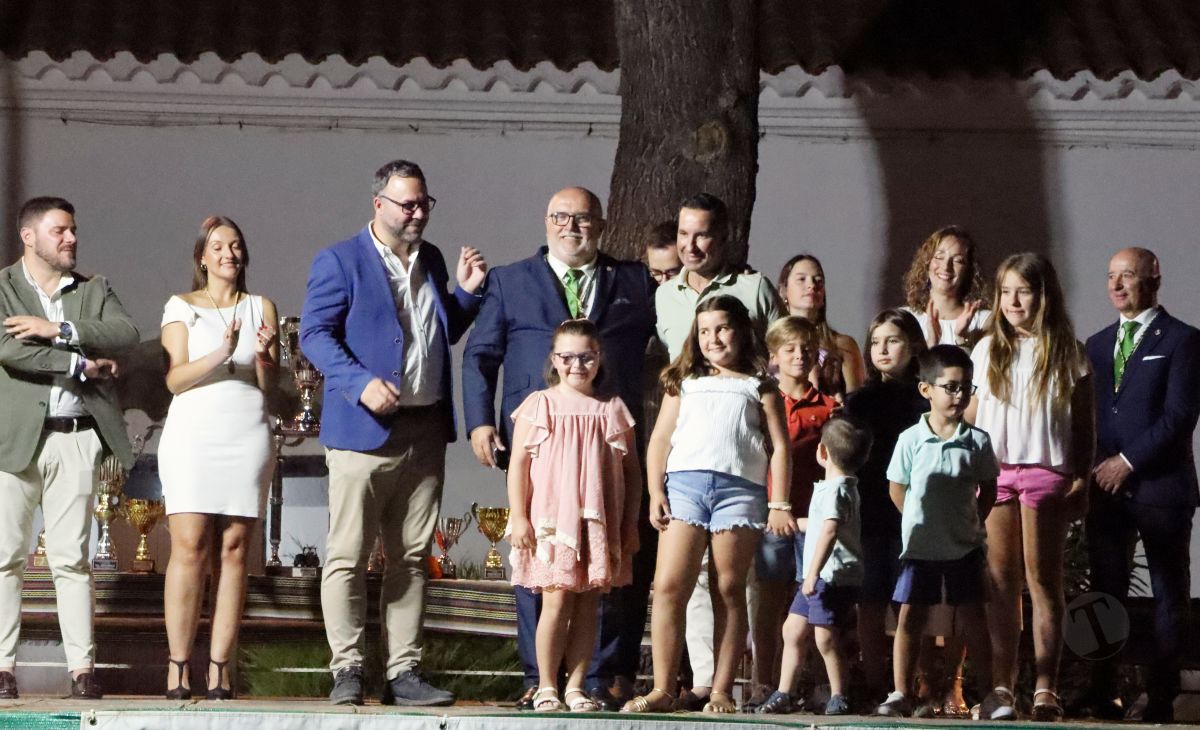 La Hermandad de la Virgen de las Viñas homenajea a Eulogio Benito en el Día del Hermano