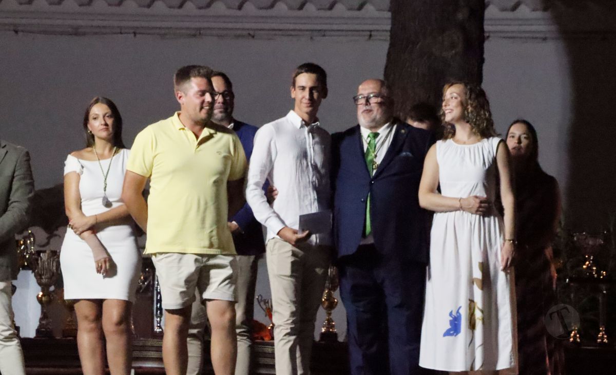 La Hermandad de la Virgen de las Viñas homenajea a Eulogio Benito en el Día del Hermano