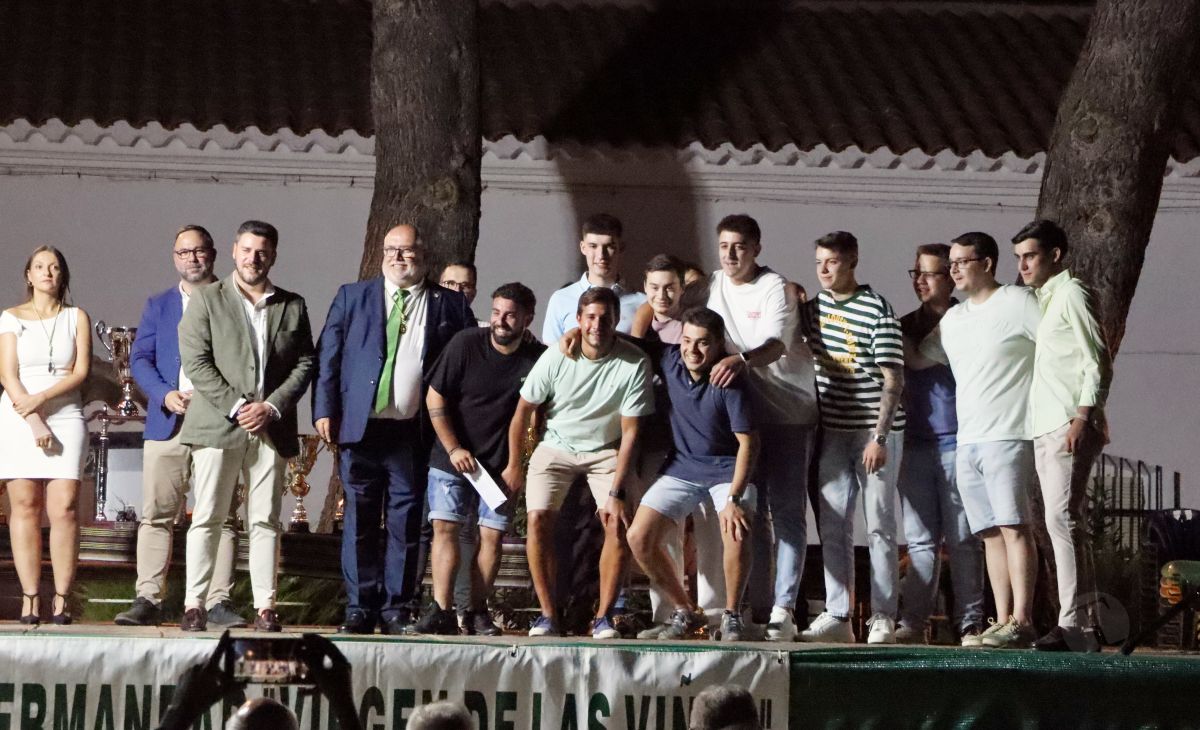 La Hermandad de la Virgen de las Viñas homenajea a Eulogio Benito en el Día del Hermano