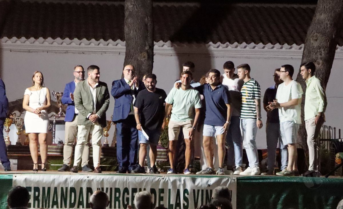La Hermandad de la Virgen de las Viñas homenajea a Eulogio Benito en el Día del Hermano