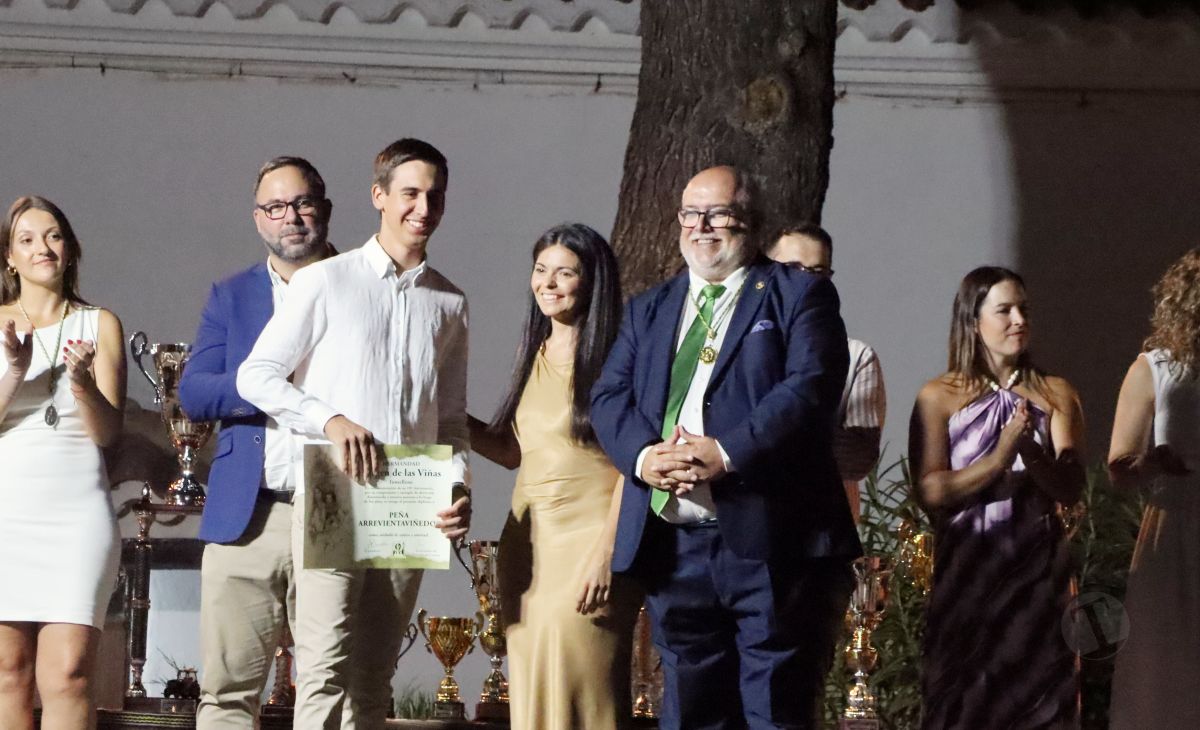 La Hermandad de la Virgen de las Viñas homenajea a Eulogio Benito en el Día del Hermano