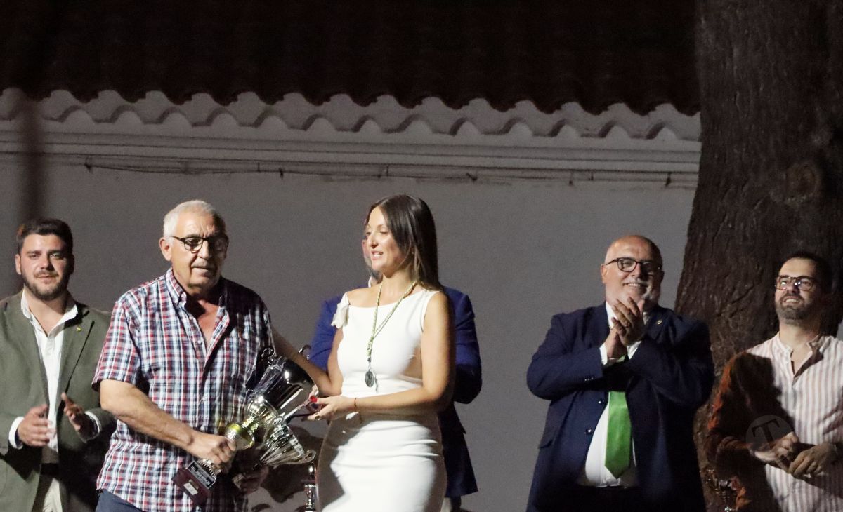 La Hermandad de la Virgen de las Viñas homenajea a Eulogio Benito en el Día del Hermano