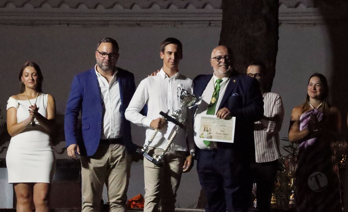 La Hermandad de la Virgen de las Viñas homenajea a Eulogio Benito en el Día del Hermano