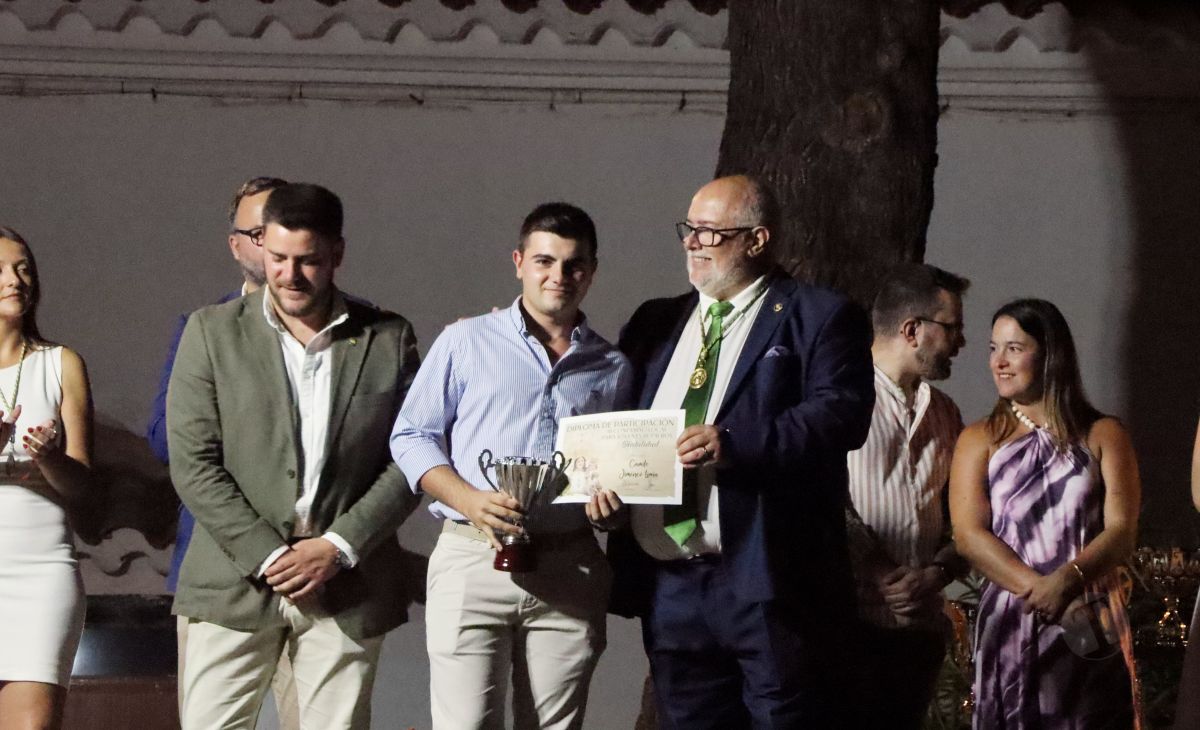 La Hermandad de la Virgen de las Viñas homenajea a Eulogio Benito en el Día del Hermano