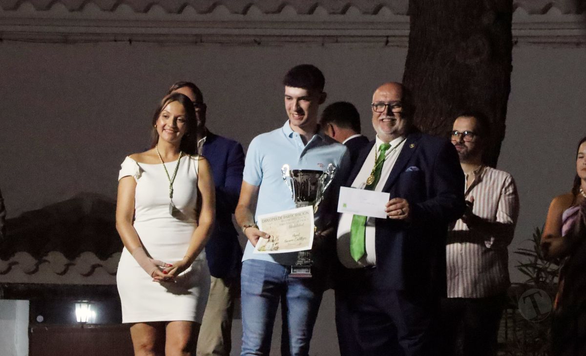 La Hermandad de la Virgen de las Viñas homenajea a Eulogio Benito en el Día del Hermano