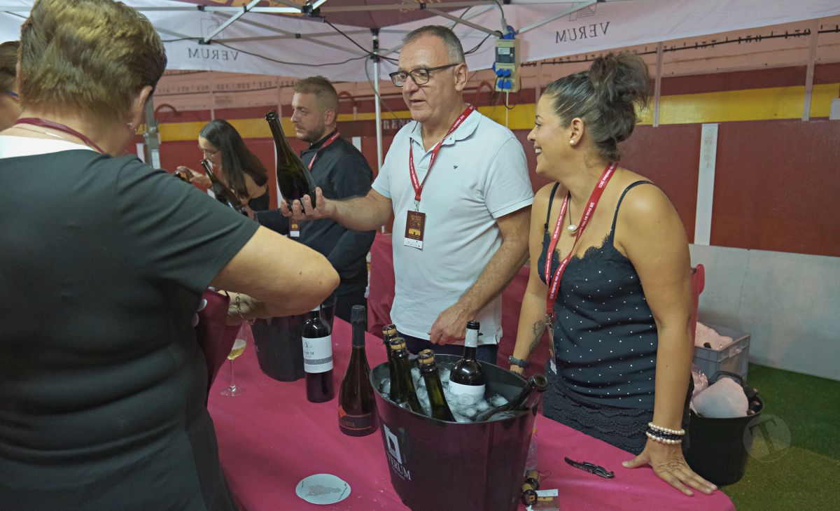 3.000 personas abarrotan la Plaza de Toros en la Fiesta del Vino de Tomelloso