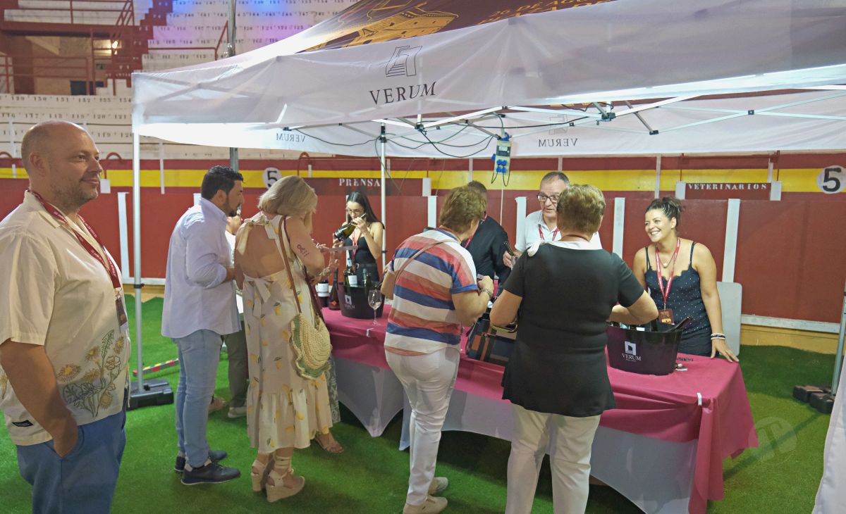 3.000 personas abarrotan la Plaza de Toros en la Fiesta del Vino de Tomelloso