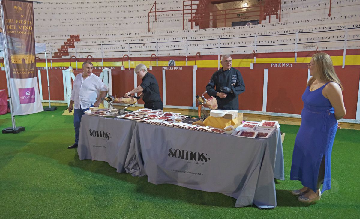 3.000 personas abarrotan la Plaza de Toros en la Fiesta del Vino de Tomelloso